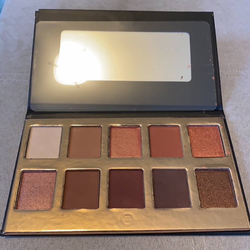 NWOB Crown pro eyeshadow palette - Picture 2 of 4